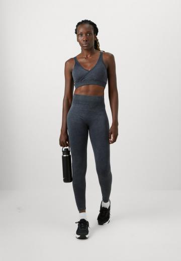 Спортивный бюстгальтер