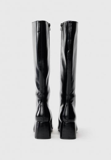 Высокие сапоги