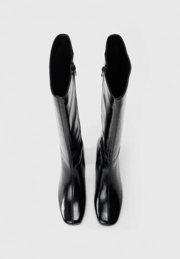 Высокие сапоги