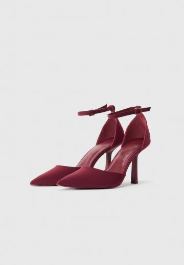 Туфли с ремешком