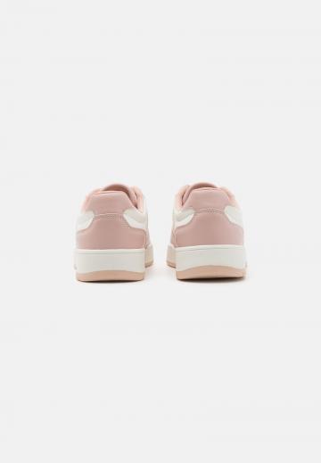 Гандбольные кроссовки