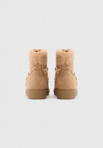 Сапожки на танкетке