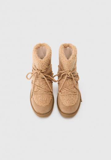 Сапожки на танкетке