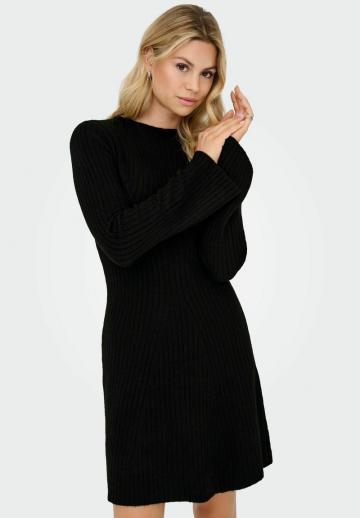 Вязаное платье