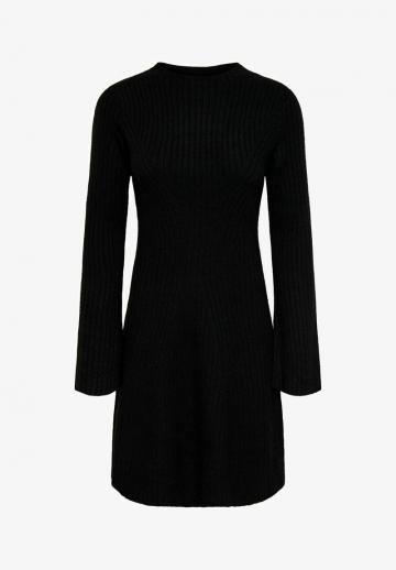 Вязаное платье