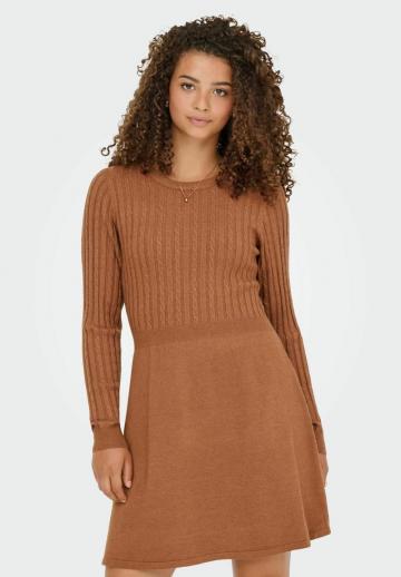 Вязаное платье