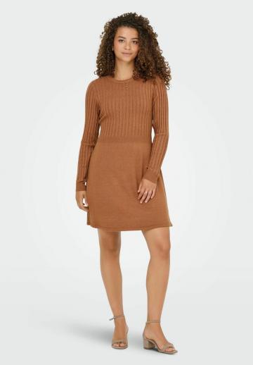 Вязаное платье