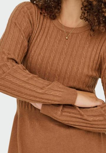 Вязаное платье