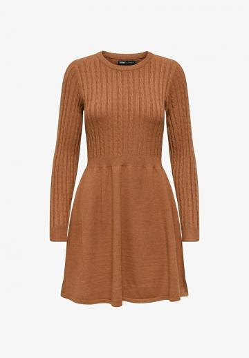 Вязаное платье