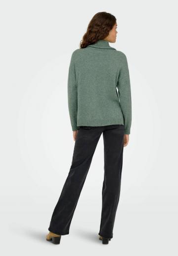 Пуловер с вырезом V