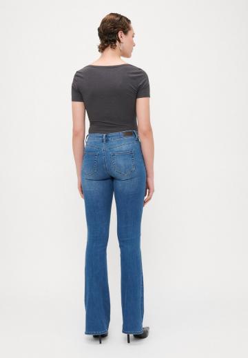 Клешеные джинсы