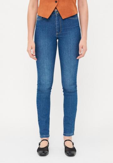 Узкие джинсы