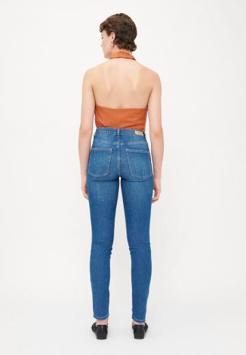 Узкие джинсы