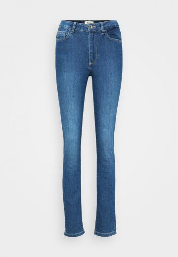 Узкие джинсы