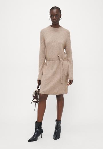 Вязаное платье