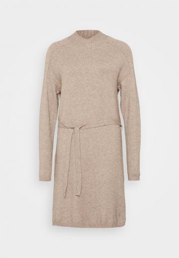 Вязаное платье