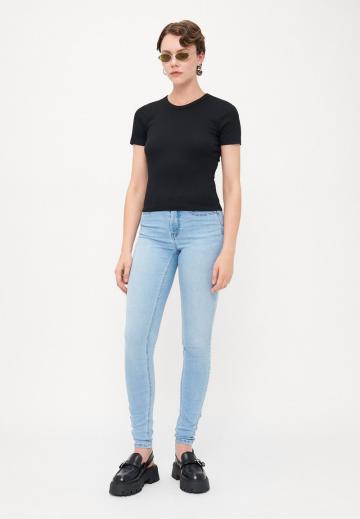 Узкие джинсы