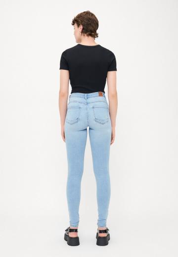Узкие джинсы