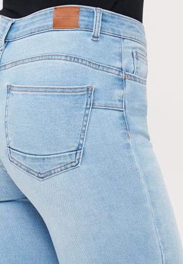 Узкие джинсы