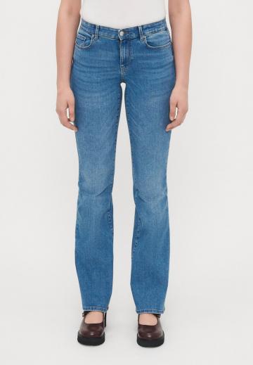 Клешеные джинсы