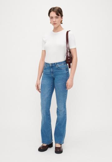 Клешеные джинсы