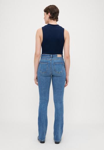 Клешеные джинсы