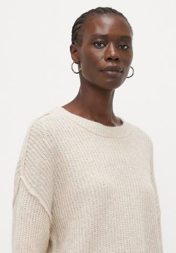 Пуловер в полоску