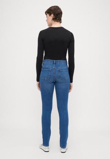 Узкие джинсы