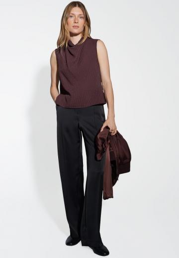 Блузка без рукавов