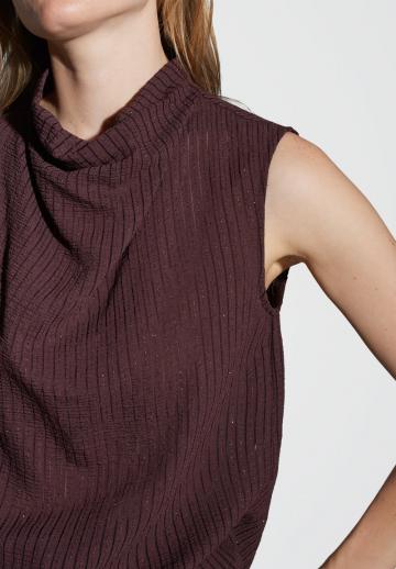 Блузка без рукавов