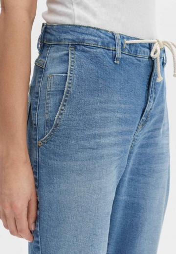 Короткие джинсы