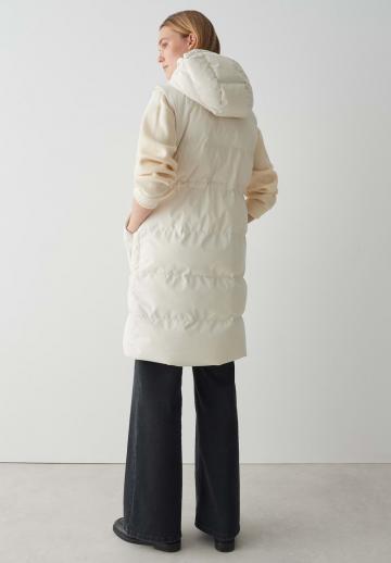 Длинный жилет