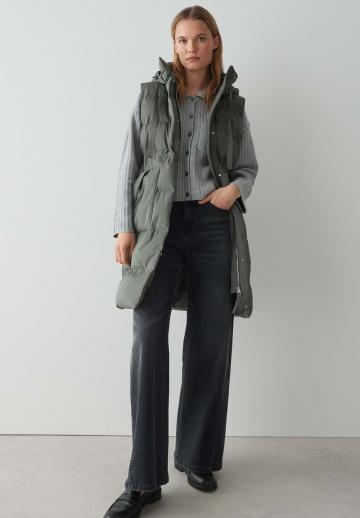 Длинный жилет