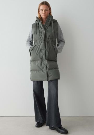 Длинный жилет