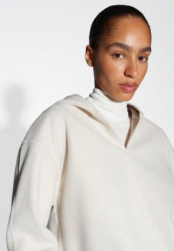 Пуловер с капюшоном