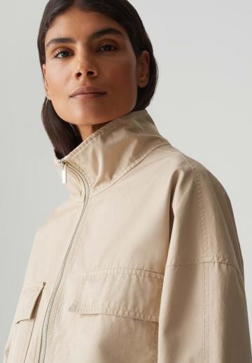 Куртка с накладнымит карманами