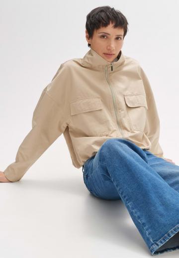 Куртка с накладнымит карманами