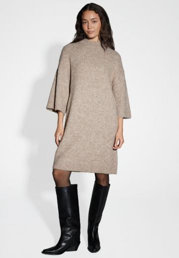 Вязаное платье