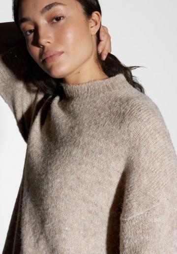 Вязаное платье