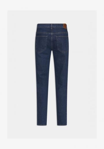 Узкие джинсы