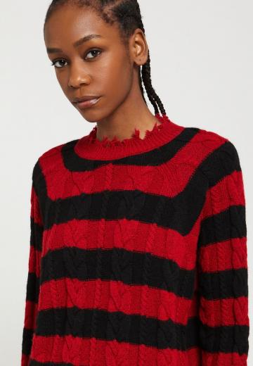 Пуловер в полоску