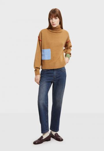 Пуловер с вырезом V