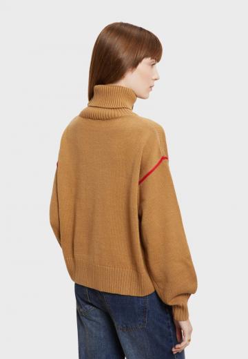 Пуловер с вырезом V