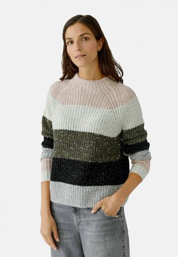 Пуловер в полоску