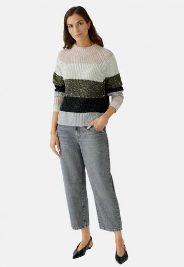 Пуловер в полоску