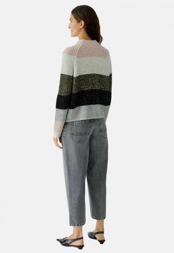 Пуловер в полоску
