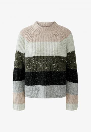 Пуловер в полоску