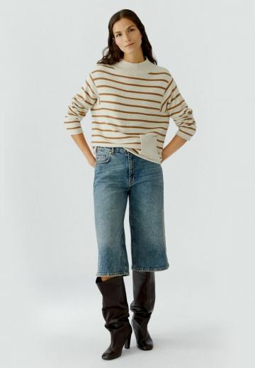 Пуловер в полоску