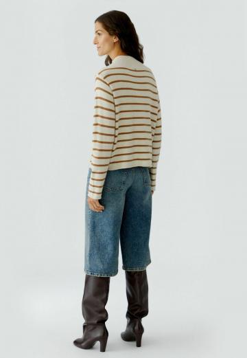 Пуловер в полоску