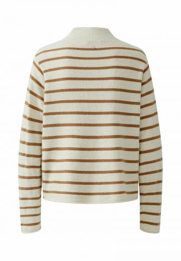 Пуловер в полоску